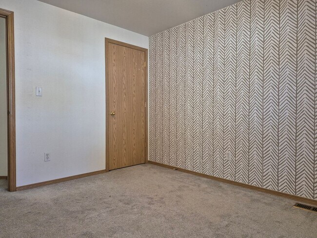 Building Photo - Cozy Yet Spacious Home For Rent!!
