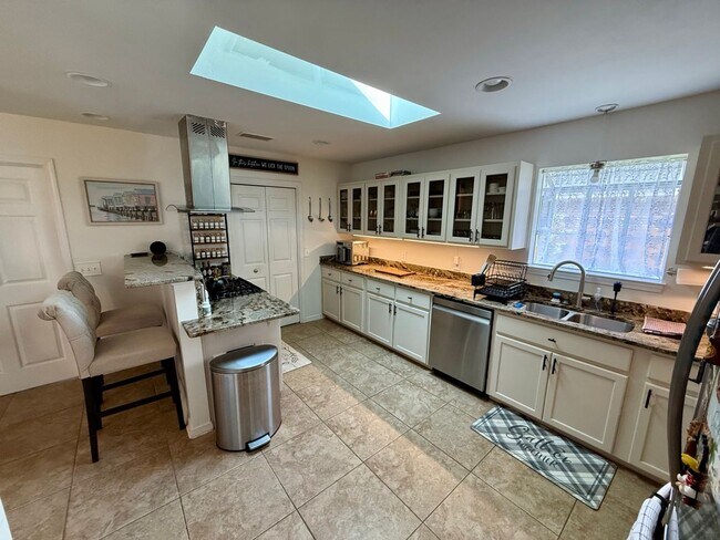 Building Photo - Stunning Bluewater Bay Home in Parkwood Estates!