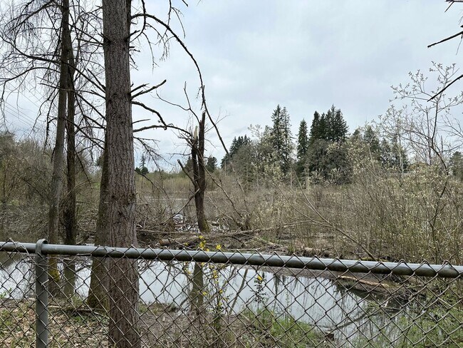 Building Photo - Ideal 2 Bedroom 2 Bathroom Lower Level Unit - Backs to Beautiful Greenspace!