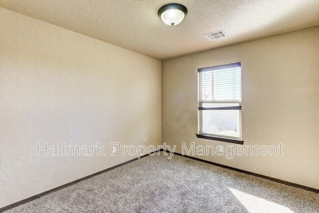 Building Photo - 508 Whispering Oaks Blvd