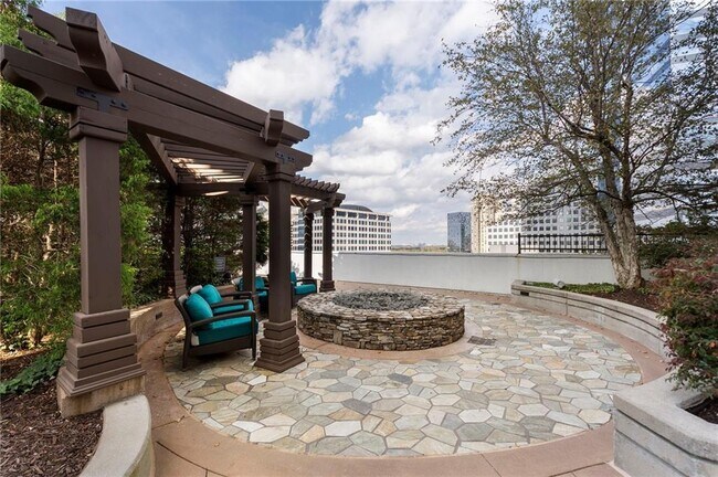 Building Photo - 3324 Peachtree Rd NE