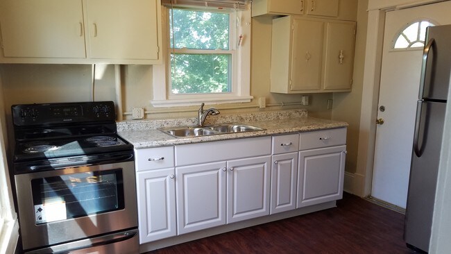 Building Photo - 1501 7th St SE