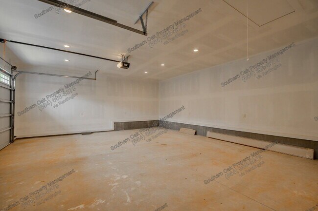 Building Photo - 15004 Beacon Ridge Dr