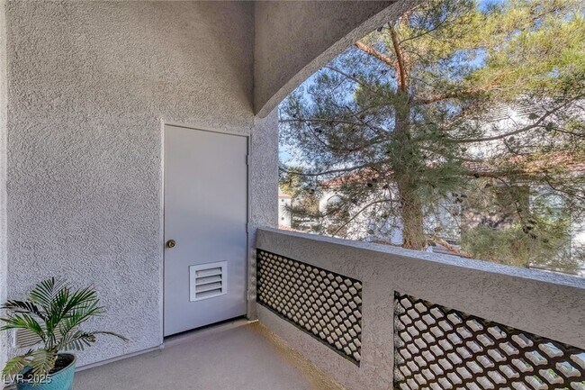 Building Photo - 700 Carnegie St