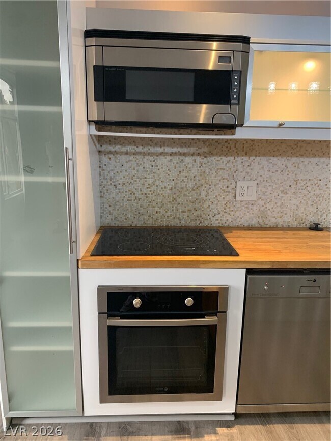 Building Photo - 3111 Bel Air Dr