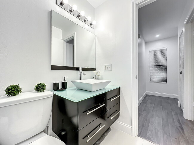 Building Photo - Ernst Court, Orlando, FL 32819 - 2 BR 2.5 ...