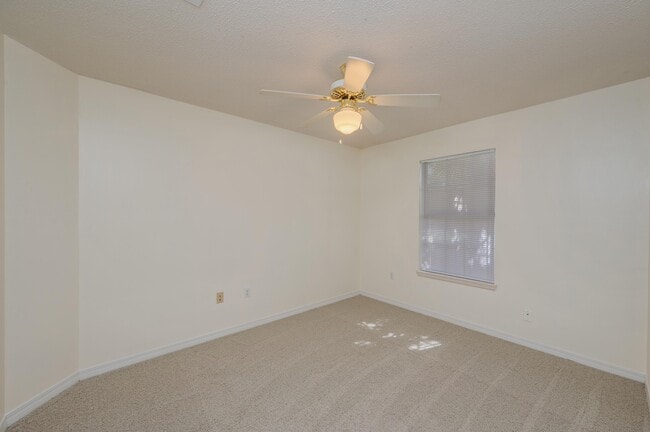 Building Photo - 437 S Shore Dr
