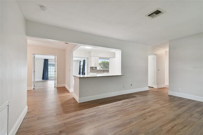 Building Photo - 2111 Lanai Ave