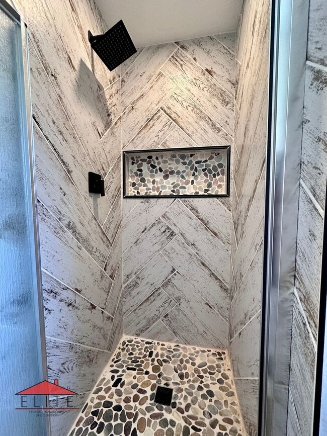 Building Photo - AVAILABLE NOW