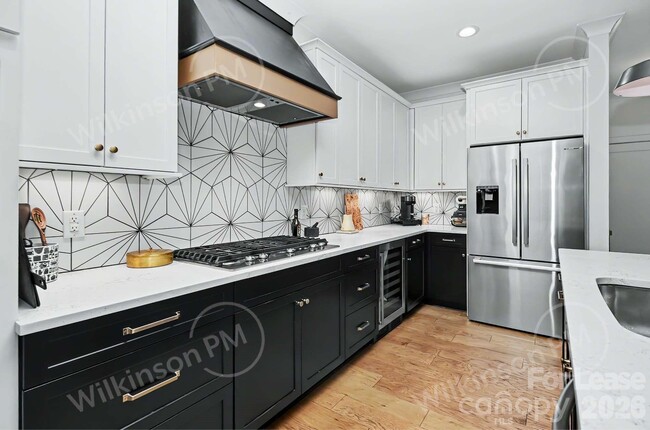 Building Photo - 221 S Gardner Ave