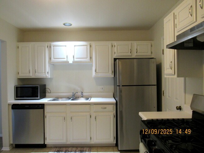 Building Photo - 2790 Glasgow Ct