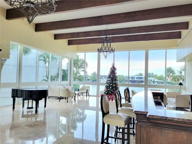 Building Photo - 20281 E Country Club Dr