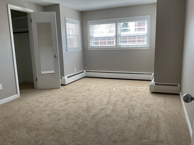 Building Photo - 61 S Main St