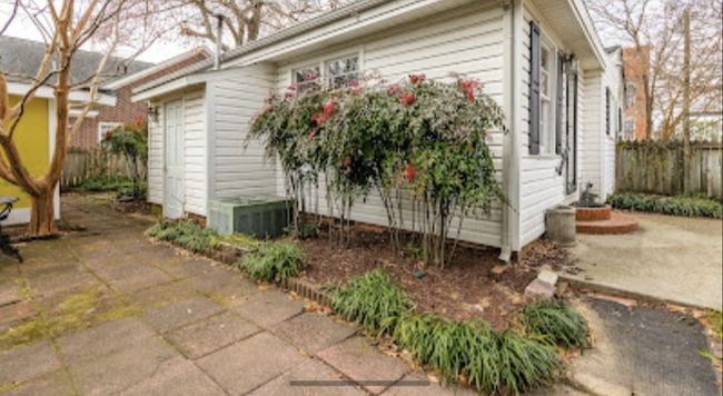 Building Photo - 204 N Johnson St