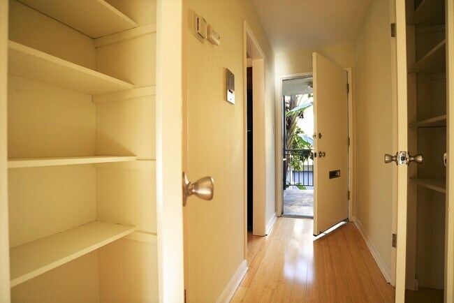 Interior Photo - 2p008 - Lake View East