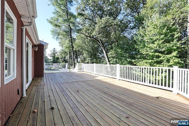 Building Photo - 43 Forest Dr