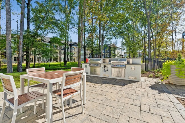 Building Photo - 4670 Merchants Park Cir