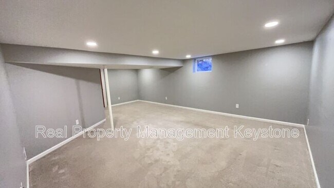 Building Photo - 575 Sautter Dr