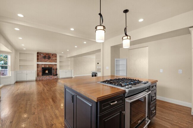 Building Photo - 2420 Regal View Ct
