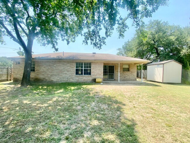 Building Photo - 3 bedroom home with a large backyard in Harker Heights!