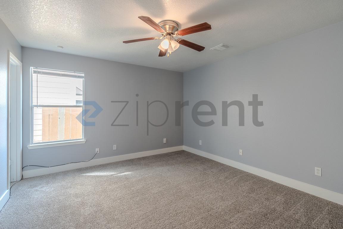 Building Photo - Unit