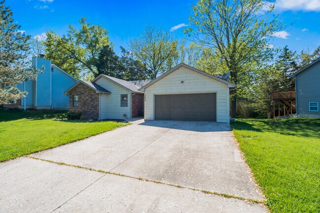 Building Photo - 3609 Madera Dr