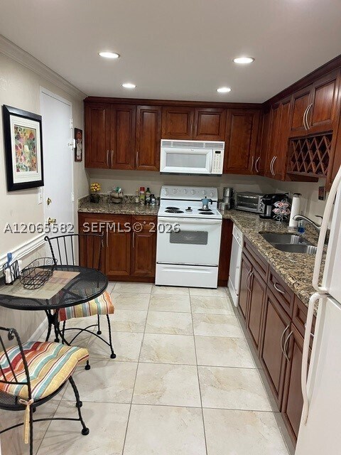 Building Photo - 5001 Collins Ave