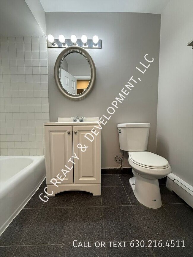 Building Photo - 231 Uteg St