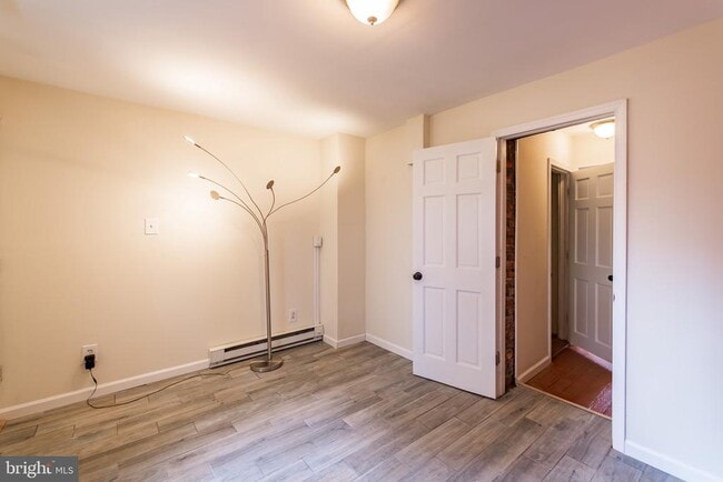 Building Photo - 211 W Stiles St