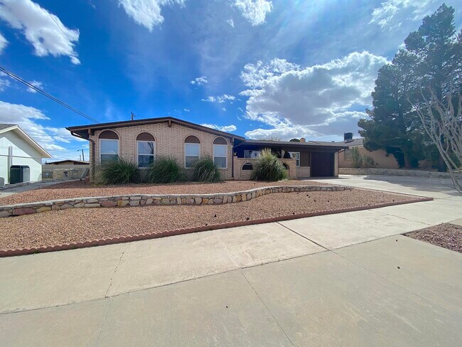 Building Photo - 4720 Blossom Ave