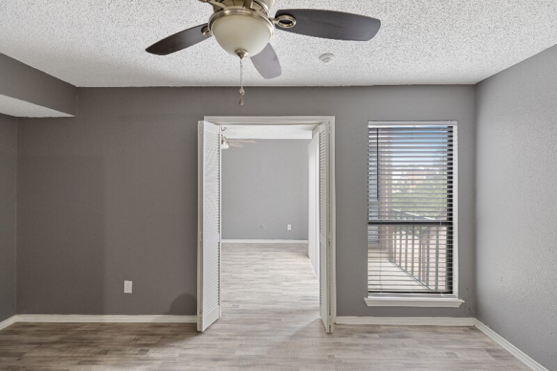 Building Photo - 2300 Balsam Dr