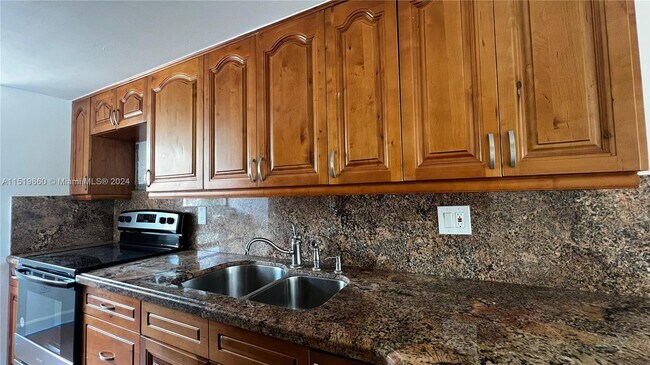 Building Photo - 2790 W 60th St