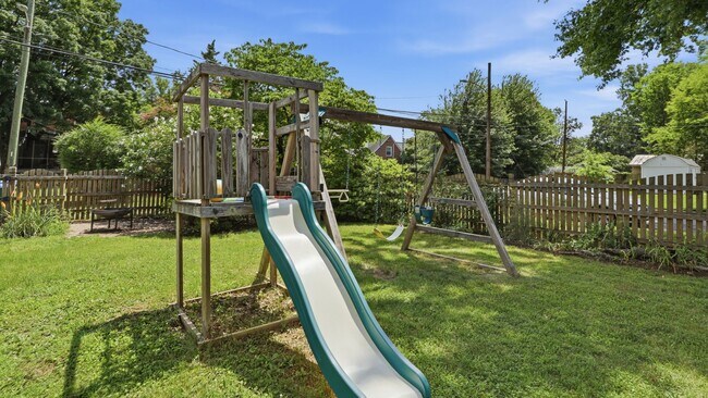 Building Photo - Heart of Woodland Heights just blocks from JRPS, Renovated 2BR / 1.5BA home with gardens