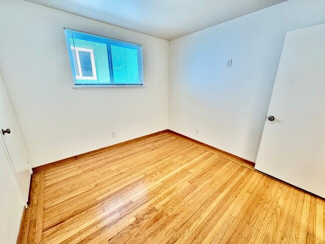Building Photo - Updated Upstairs 3Bed/2Ba Home in Daly City with Views!