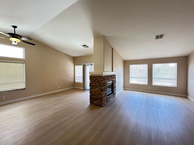 Building Photo - Vista Del Sol-Phase 8
