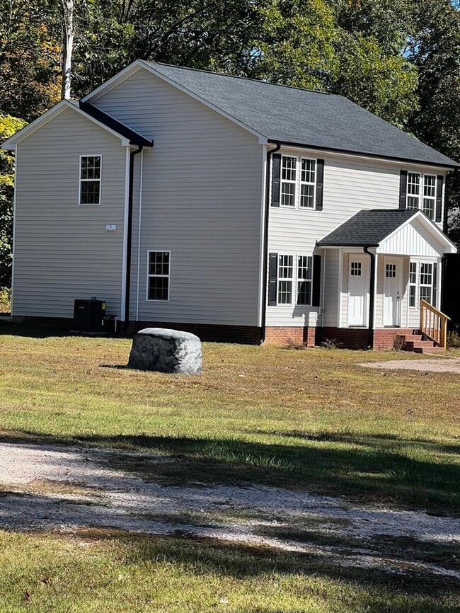 Building Photo - 513 E Mills Dr