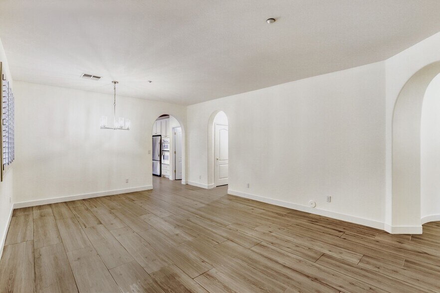 Building Photo - 16844 N 98th Pl