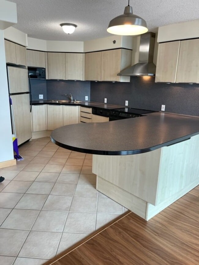 Building Photo - 1/1/1- One Archer Lane. Central AC!  WIFI & Cable included