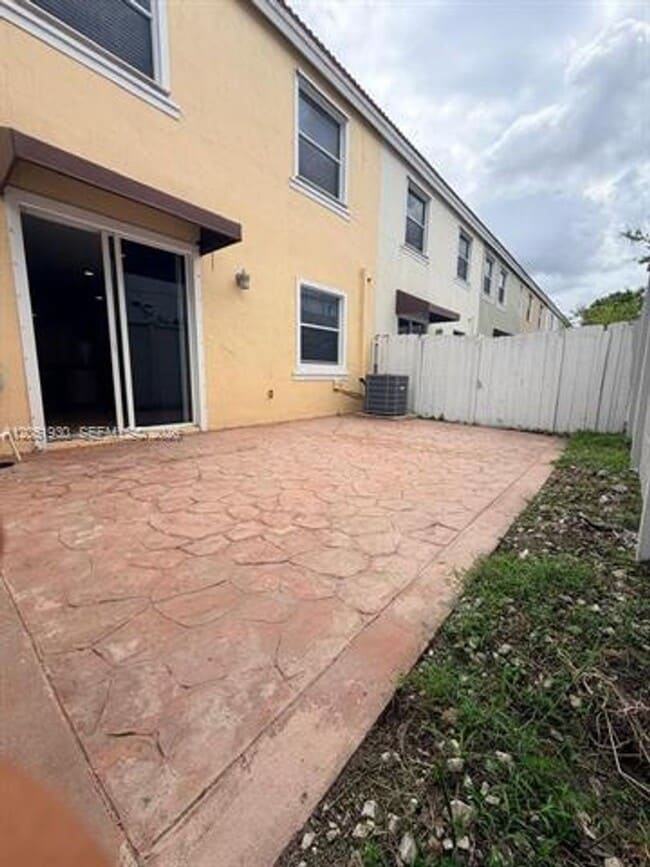 Building Photo - 14958 SW 41st Ln