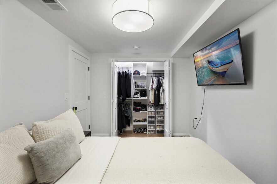 Building Photo - 520 N Ada St