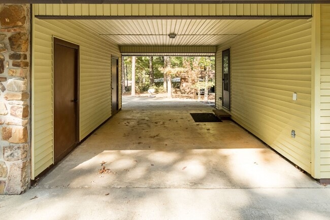Building Photo - 23 Alina Ln