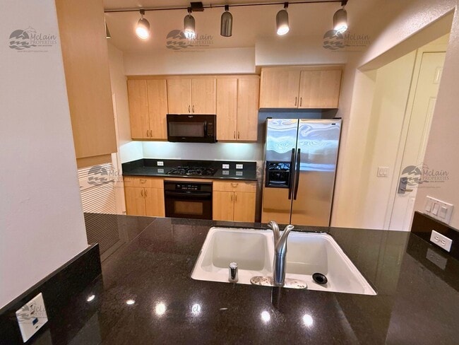 Building Photo - Top Floor 2BD/2BA Condo