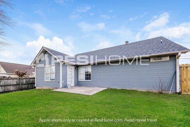 Building Photo - 1324 Royalty Dr