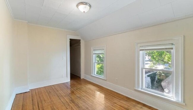 Building Photo - 1179 Lyell Ave