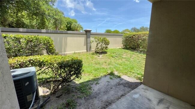 Building Photo - 2000 Freeport Dr