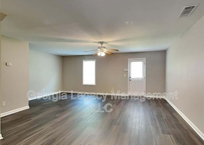 Building Photo - 407 Maple Way