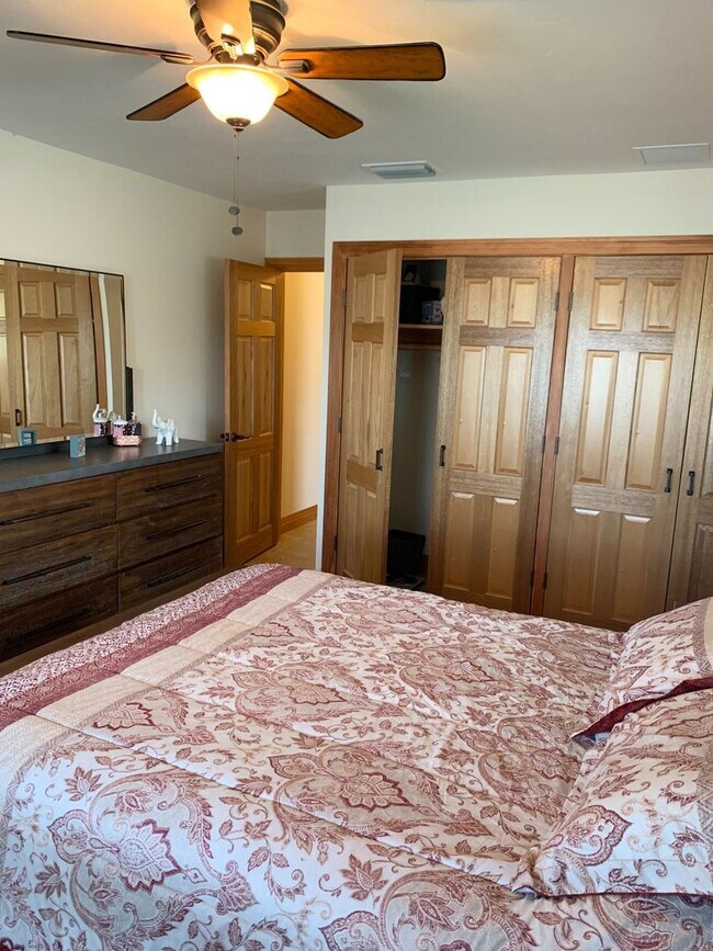 Building Photo - AVAILABLE 2027 SEASON! ! PGI HEATED POOL, WATERFRONT, BOAT LIFT