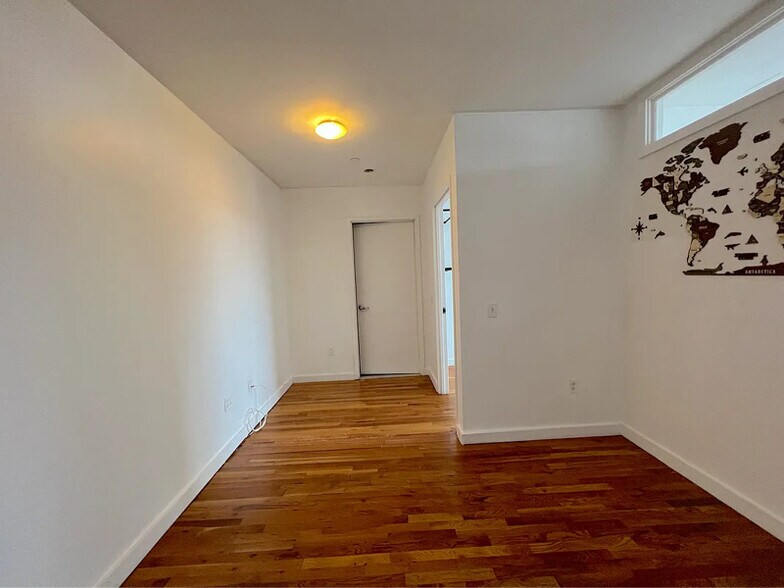 Building Photo - 184 Noll St