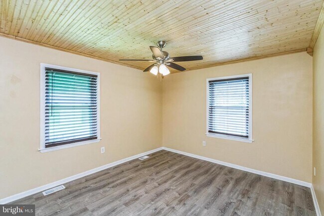 Building Photo - 311 Oakridge Dr
