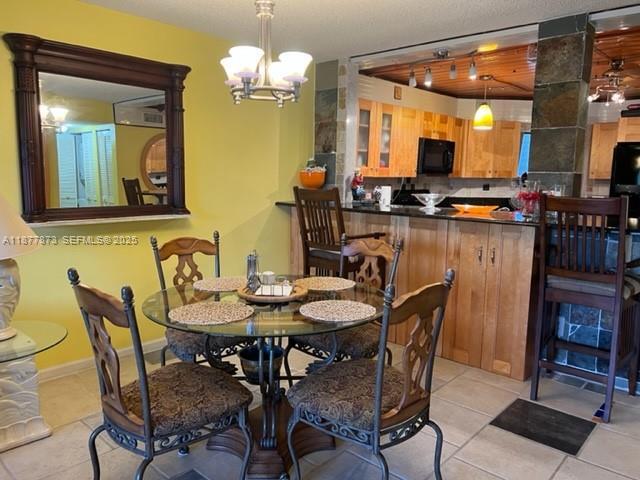 Building Photo - 600 Uno Lago Dr